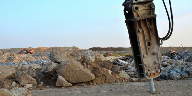 Cómo Funciona una Maquinaria Rompe Piedras - Bardahl Industria