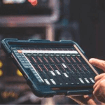 Tecnologías de Sensores y Sistemas de Monitoreo en Tiempo Real Aplicaciones en el Mantenimiento y la Operación de Máquinas